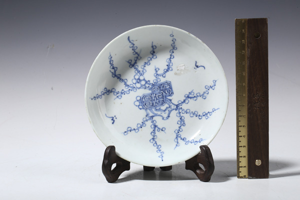 古玩陶瓷晚清·青花梅花壽字紋小盤拍賣,當前價格1500元
