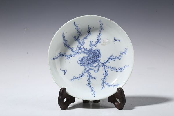 古玩陶瓷晚清·青花梅花壽字紋小盤拍賣,當前價格1500元