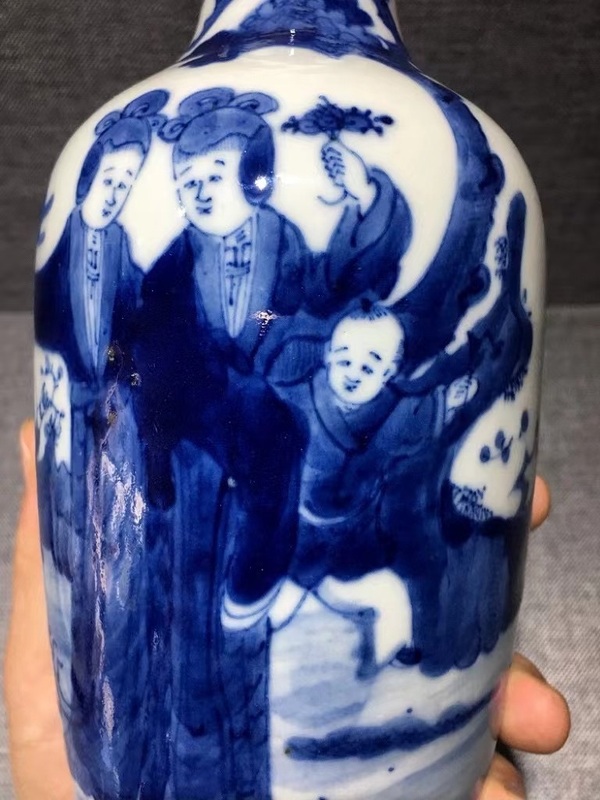 古玩陶瓷清晚期 青花通景大人物仕女嬰戲圖羅漢瓶拍賣,當前價格6500元