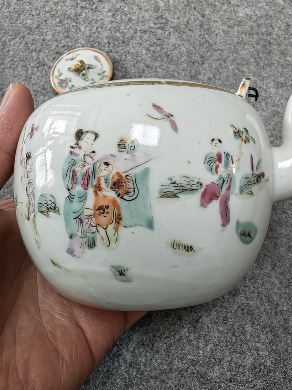 古玩陶瓷清晚期-麒麟送子粉彩提梁壺拍賣,當前價格4200元