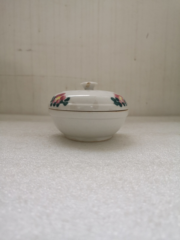古玩陶瓷粉彩花卉紋粉盒拍賣,當(dāng)前價(jià)格220元