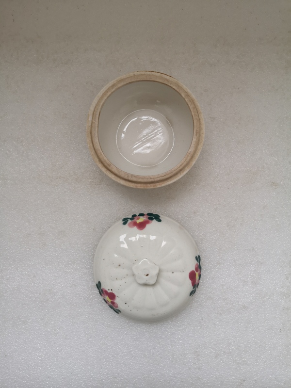 古玩陶瓷粉彩花卉紋粉盒拍賣,當(dāng)前價(jià)格220元