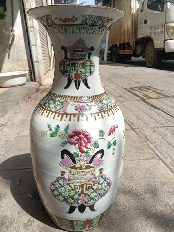 古玩陶瓷粉彩瓶拍賣,當(dāng)前價(jià)格2000元