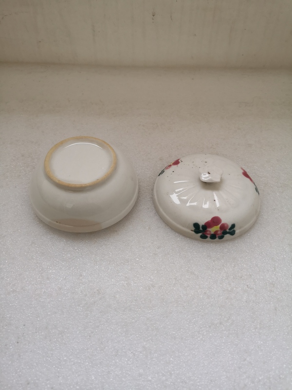 古玩陶瓷粉彩花卉紋粉盒拍賣,當(dāng)前價(jià)格220元