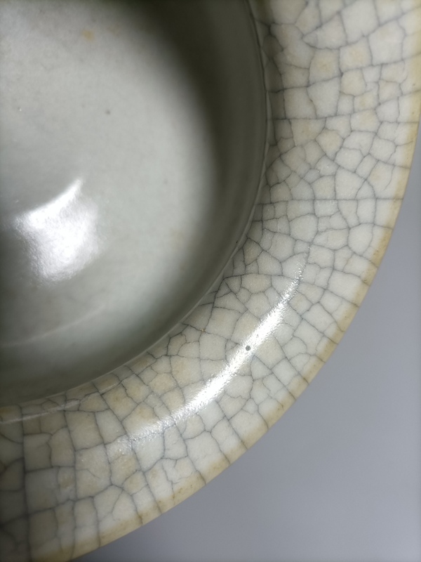 古玩陶瓷清中期哥釉雙獸耳香爐拍賣,當(dāng)前價(jià)格8000元