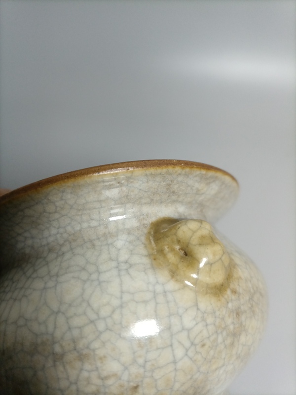 古玩陶瓷清中期哥釉雙獸耳香爐拍賣,當(dāng)前價(jià)格8000元