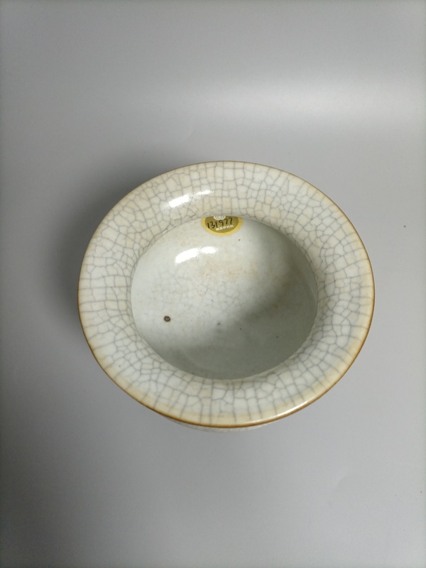 古玩陶瓷清中期哥釉雙獸耳香爐拍賣,當(dāng)前價(jià)格8000元