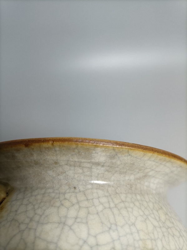 古玩陶瓷清中期哥釉雙獸耳香爐拍賣,當(dāng)前價(jià)格8000元