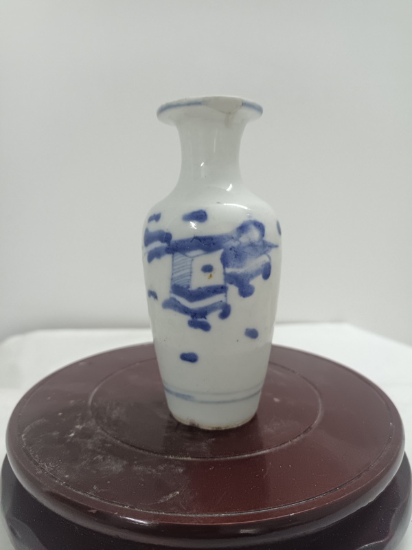 古玩轉(zhuǎn)賣清中晚青花博古圖撇口瓶拍賣，當(dāng)前價(jià)格999元