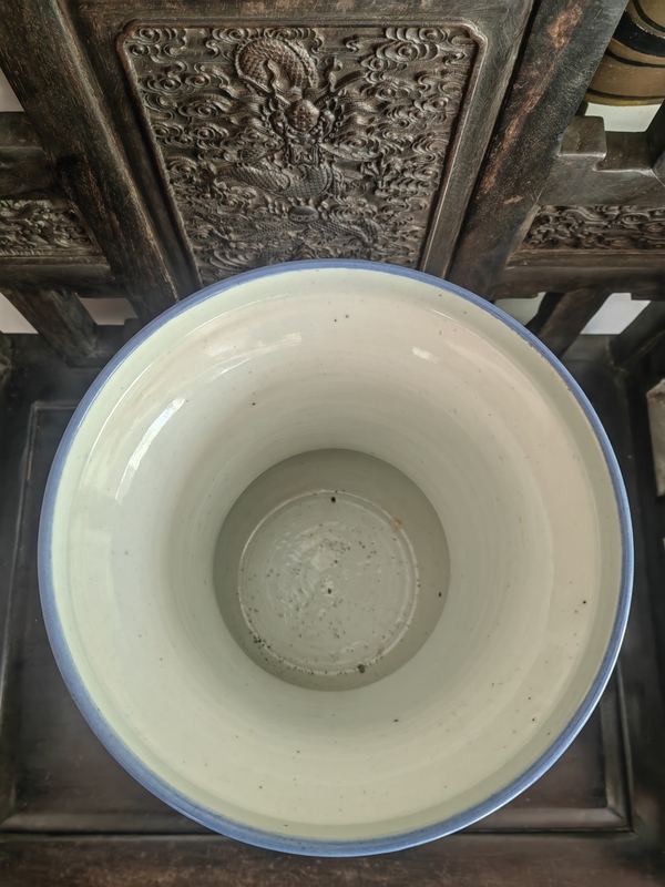 古玩陶瓷藍釉堆白花卉紋渣斗拍賣,當前價格16000元