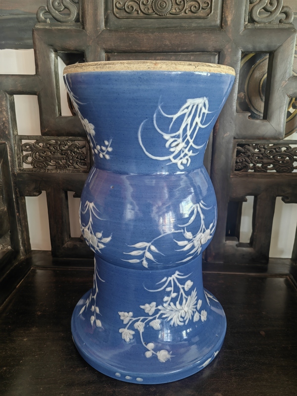 古玩陶瓷藍釉堆白花卉紋渣斗拍賣,當前價格16000元