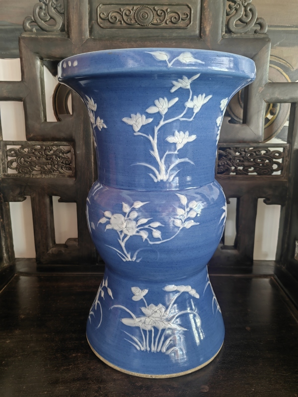 古玩陶瓷藍釉堆白花卉紋渣斗拍賣,當前價格16000元