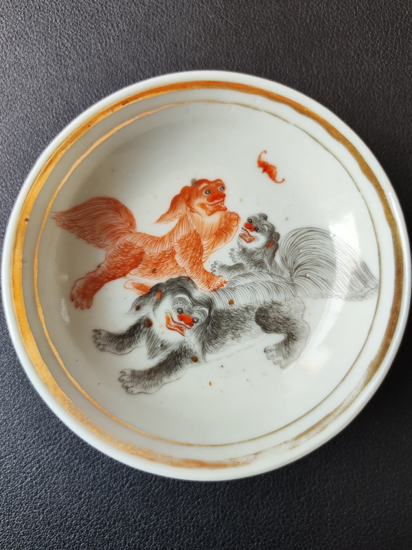 古玩陶瓷墨彩礬紅太獅少獅盤拍賣,當前價格1600元