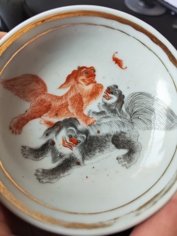古玩陶瓷墨彩礬紅太獅少獅盤拍賣,當前價格1600元