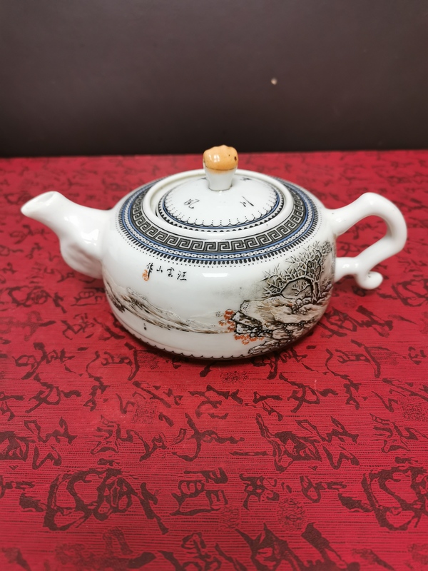 古玩陶瓷粉彩雪景圖茶壺拍賣,當前價格16800元