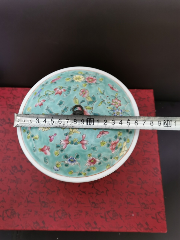 古玩陶瓷粉彩花卉紋食盒拍賣,當前價格5500元