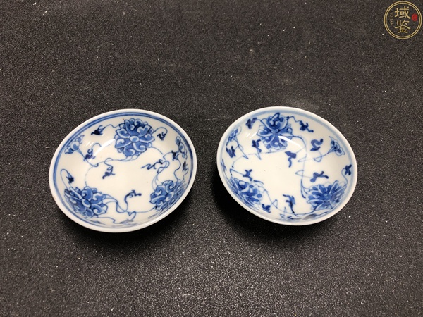 古玩陶瓷一對大清光緒年製本朝官窯款青花纏枝花卉筆添拍賣,當前價格2980元