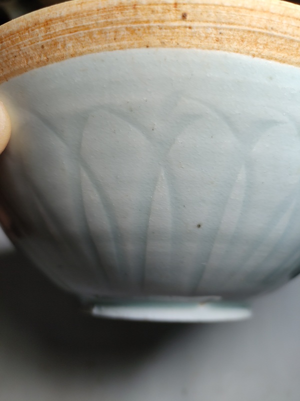 古玩陶瓷湖田窯刻仰蓮紋面包碗拍賣,當前價格2000元