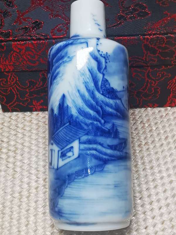 古玩陶瓷鼻煙壺拍賣,當前價格3500元