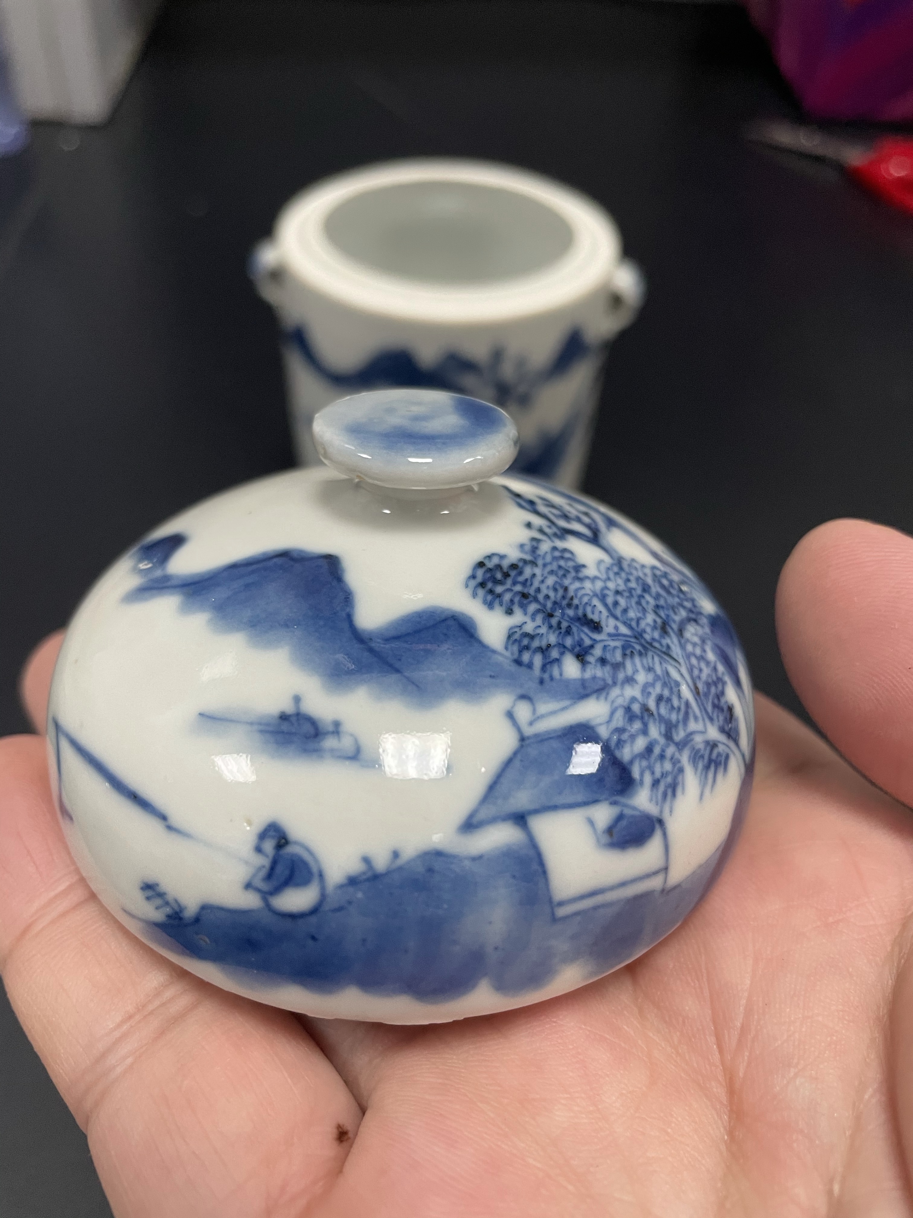 域鉴古玩】精品民窑清晚期·青花山水人物纹狮耳盖缸拍卖价格/图片 域鉴古玩】精品民窑清晚期·青花山水人物纹狮耳盖缸拍卖价格/图片
