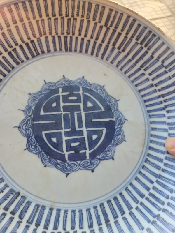 古玩陶瓷清代早期。精品雍正早期。青花百壽紋盤沒有中線。就缺一點。拍賣,當前價格888元