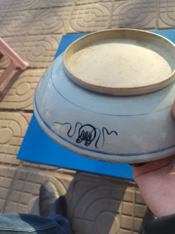 古玩陶瓷清代早期。精品雍正早期。青花百壽紋盤沒有中線。就缺一點。拍賣,當前價格888元