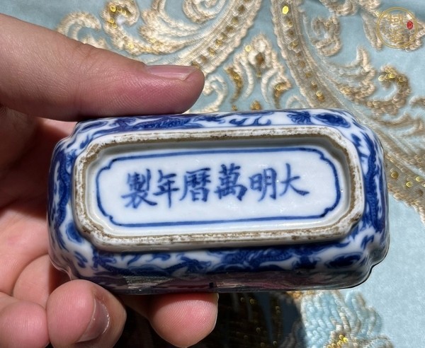 古玩陶瓷青花云龍紋捧盒真品鑒賞圖