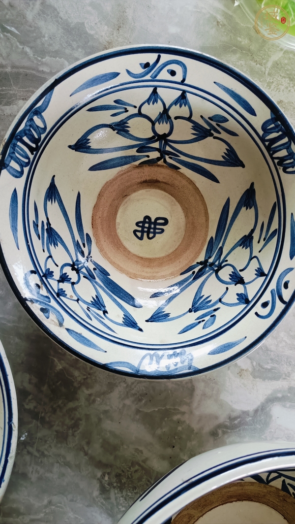 古玩陶瓷花卉紋青花碗真品鑒賞圖