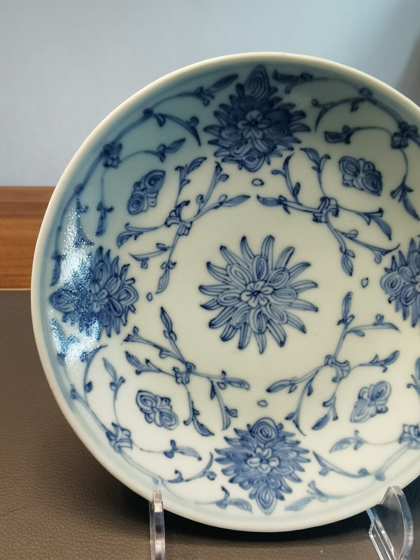 古玩陶瓷大清嘉慶年製官窯本朝青花淡描花卉紋盤拍賣,當前價格1500元