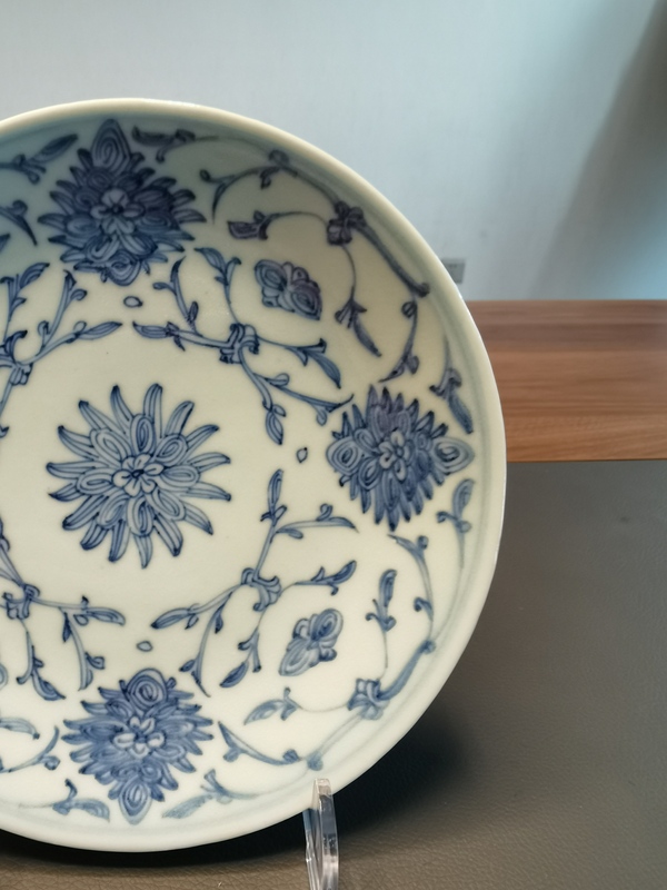 古玩陶瓷大清嘉慶年製官窯本朝青花淡描花卉紋盤拍賣,當前價格1500元