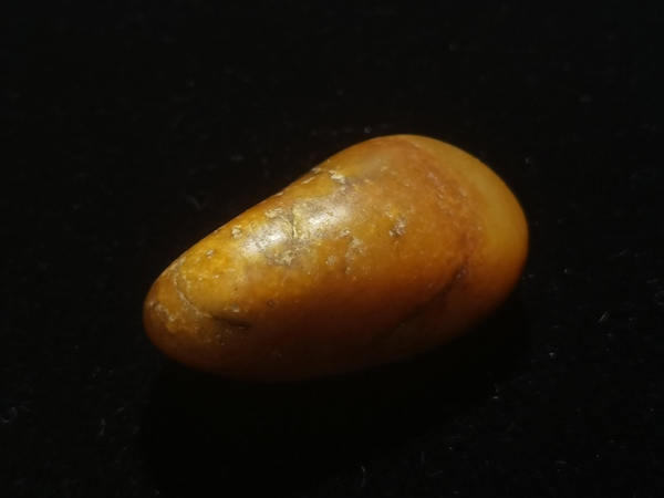 古玩玉器和田黃沁籽料原石拍賣,當前價格490元