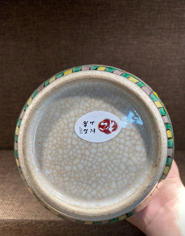 古玩陶瓷晚清民國哥釉五彩刀馬人物故事紋罐拍賣,當前價格1000元