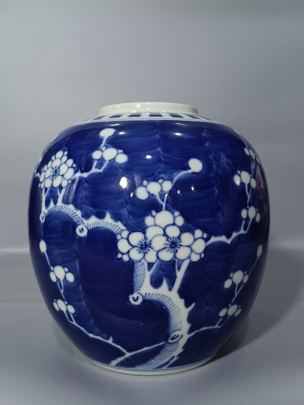 古玩陶瓷青花留白冰梅紋罐拍賣,當前價格39元