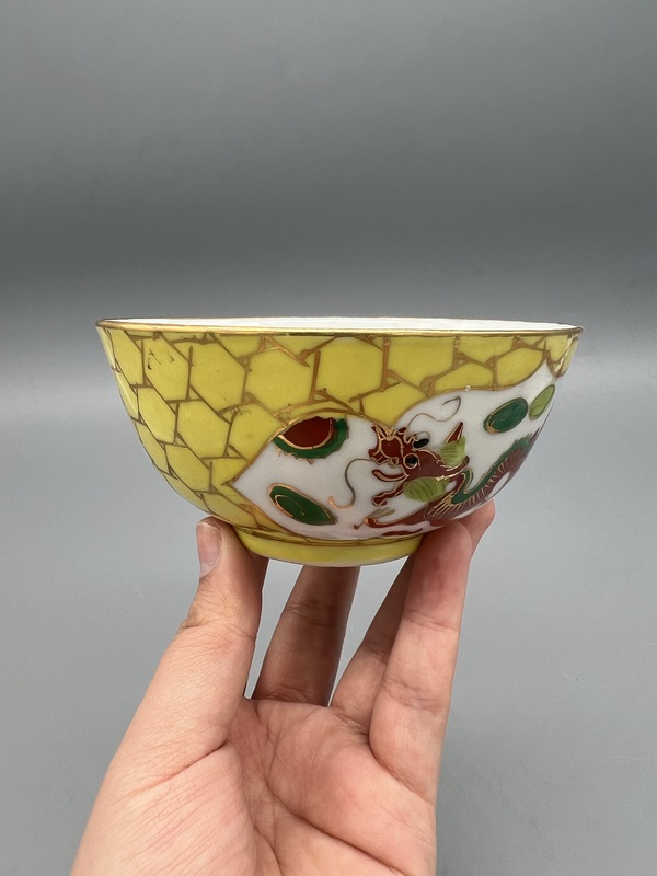 古玩陶瓷民國(guó)黃地粉彩龍鳳呈祥碗拍賣,當(dāng)前價(jià)格570元