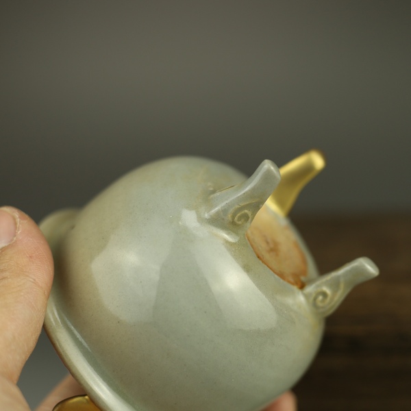 古玩陶瓷宋:龍泉鼎式爐拍賣,當(dāng)前價格4500元