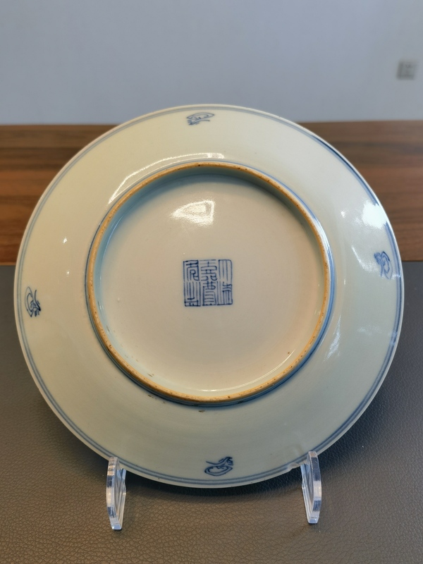 古玩陶瓷大清嘉慶年製官窯本朝款青花淡描花卉紋盤拍賣,當前價格1200元