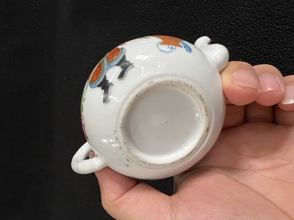 古玩陶瓷道光無雙譜粉彩執(zhí)壺拍賣,當前價格2800元