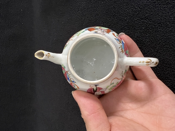 古玩陶瓷道光無雙譜粉彩執(zhí)壺拍賣,當前價格2800元