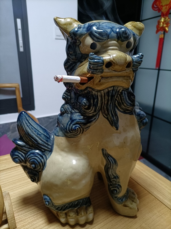 古玩轉(zhuǎn)賣創(chuàng)匯時青花獅子塑像拍賣，當前價格0元