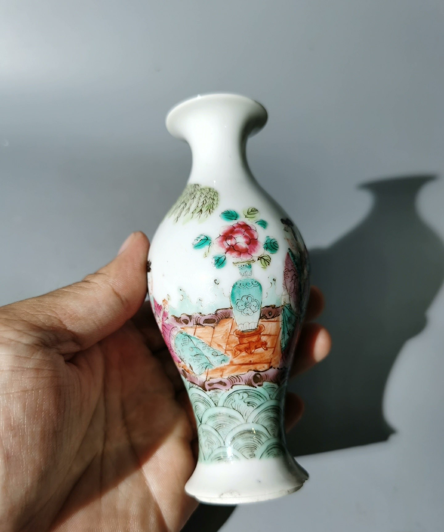 倉庫整理品】中国美術/粉彩/斗彩人物花卉文双龍耳瓶【