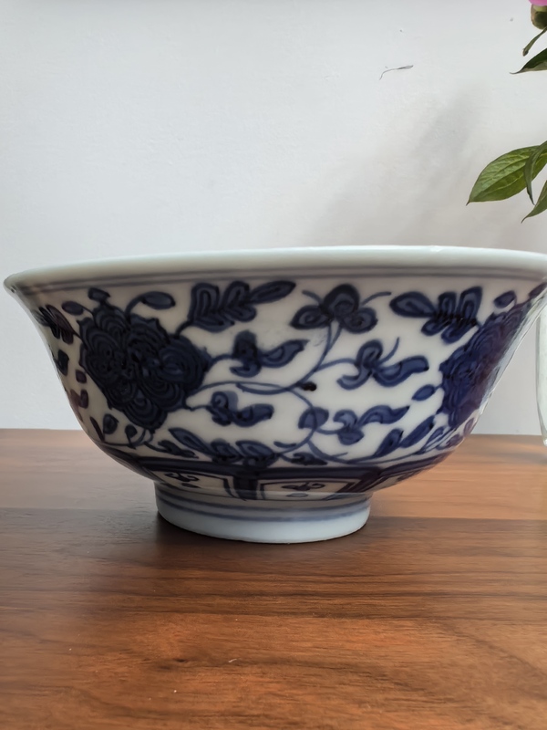 古玩陶瓷清中期青花纏枝花卉紋碗拍賣,當前價格1100元