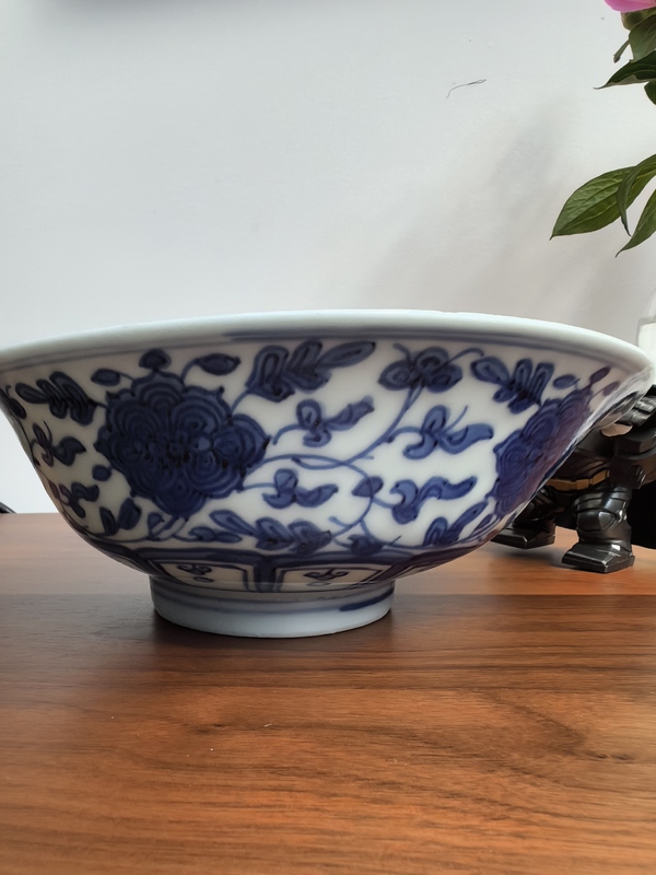 古玩陶瓷清中期青花纏枝花卉紋碗拍賣,當前價格1100元