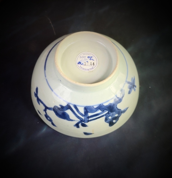 古玩陶瓷【一折放漏佳士得】精品清乾隆南京號青花洞石花卉紋大碗002拍賣,當前價格1860元