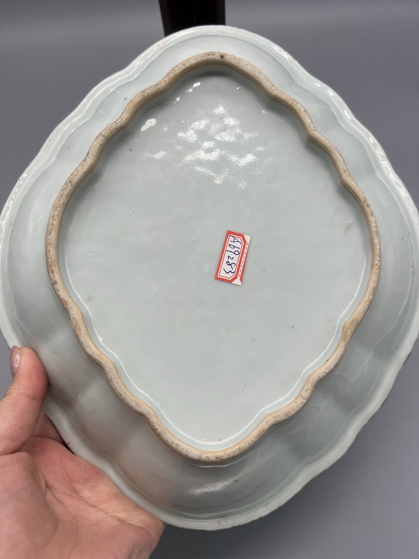 古玩陶瓷清晚期廣彩西廂記花鳥人物海棠盤拍賣,當前價格693元