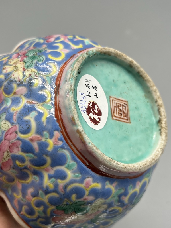 古玩陶瓷清同治寶石藍底粉彩寶相花海棠碗拍賣,當前價格1615元