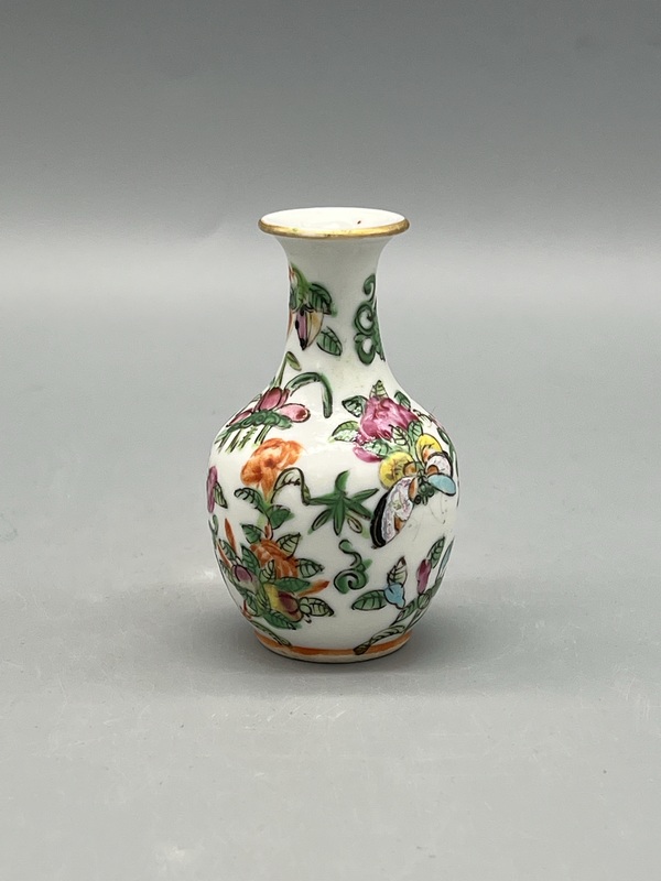 古玩陶瓷清中晚期粉彩花鳥蝶紋案頭瓶拍賣,當前價格1500元