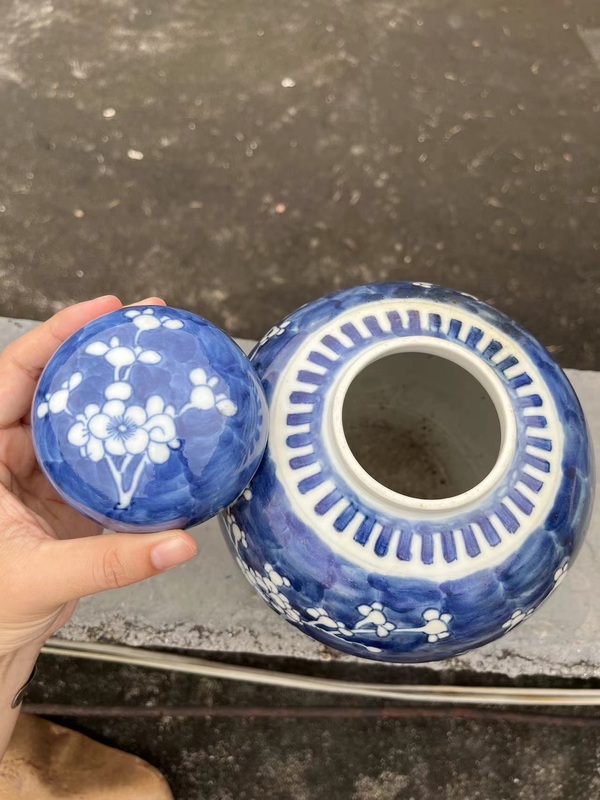古玩陶瓷晚清青花冰梅圖蓋罐拍賣,當(dāng)前價(jià)格2888元