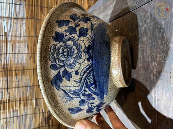 古玩陶瓷哥釉青花花卉紋折沿碗真品鑒賞圖