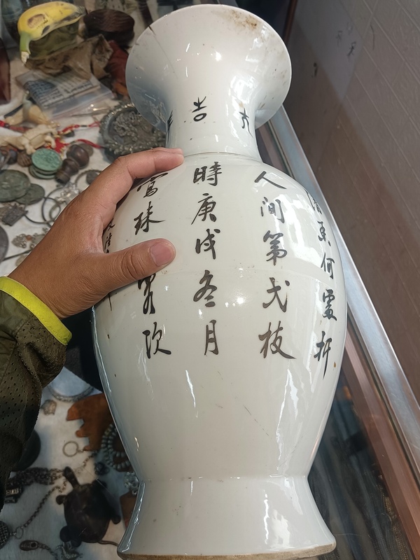 古玩陶瓷粉彩博古圖詩文撇口瓶拍賣,當前價格2600元