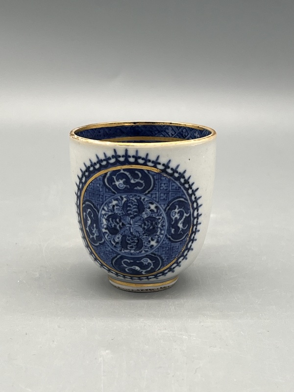 古玩陶瓷清雍正乾隆青花徽章瓷把杯拍賣,當前價格990元
